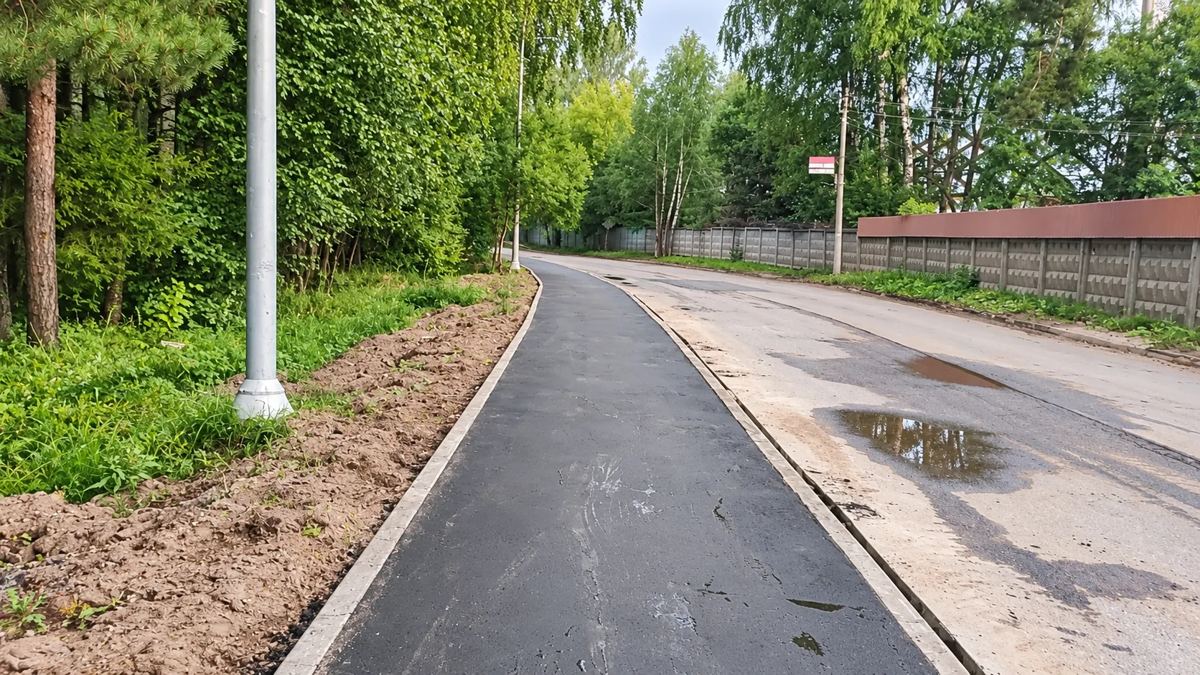 Асфальтовый тротуар на улице Строителей
