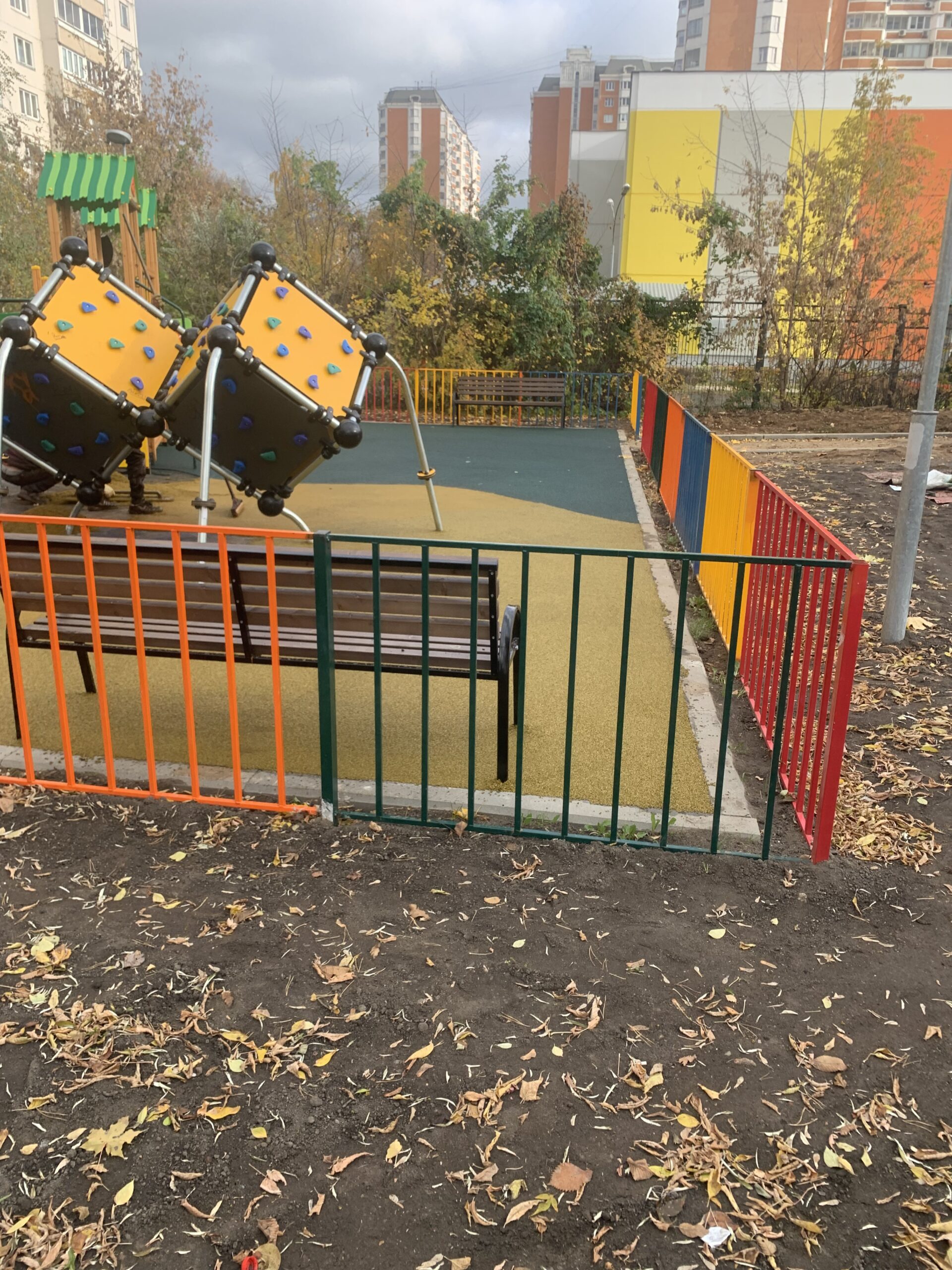 Игровой комплекс с ограждением