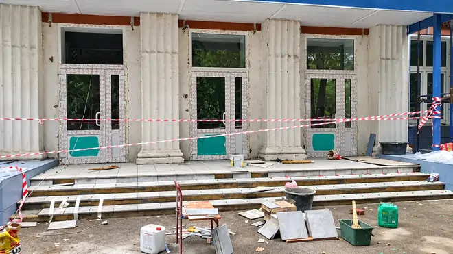 Работы на входной группе школы